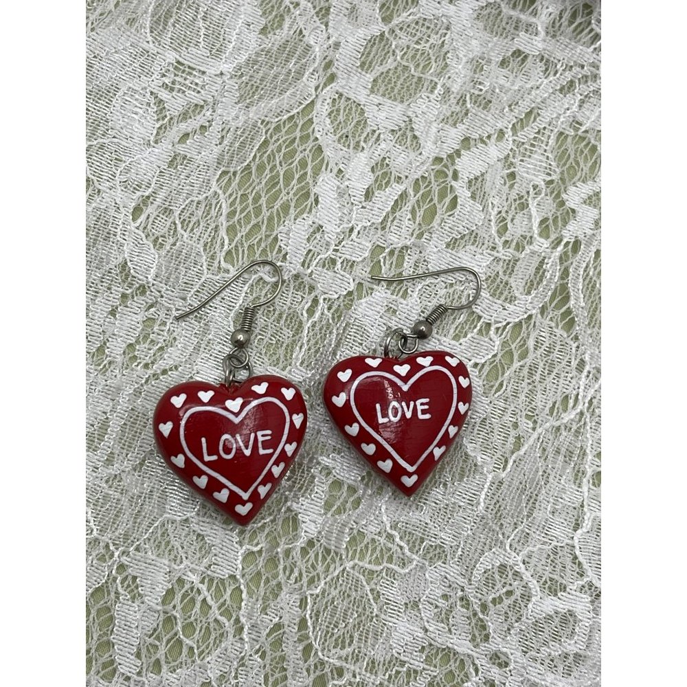 Red / White Lightweight Love Heart Earrings - Picture 2 of 10